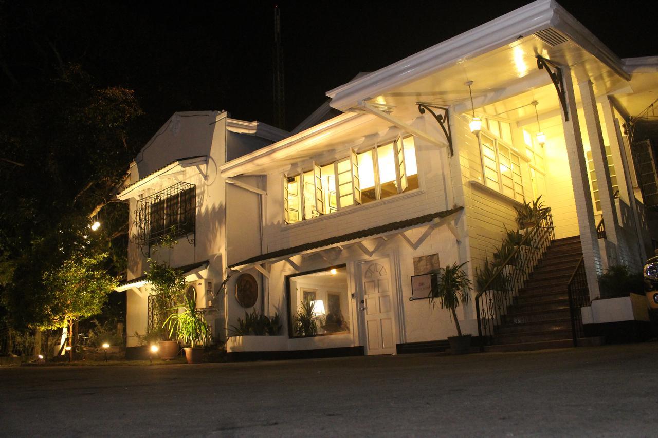 The White Bed And Breakfast Bacolod Exteriör bild