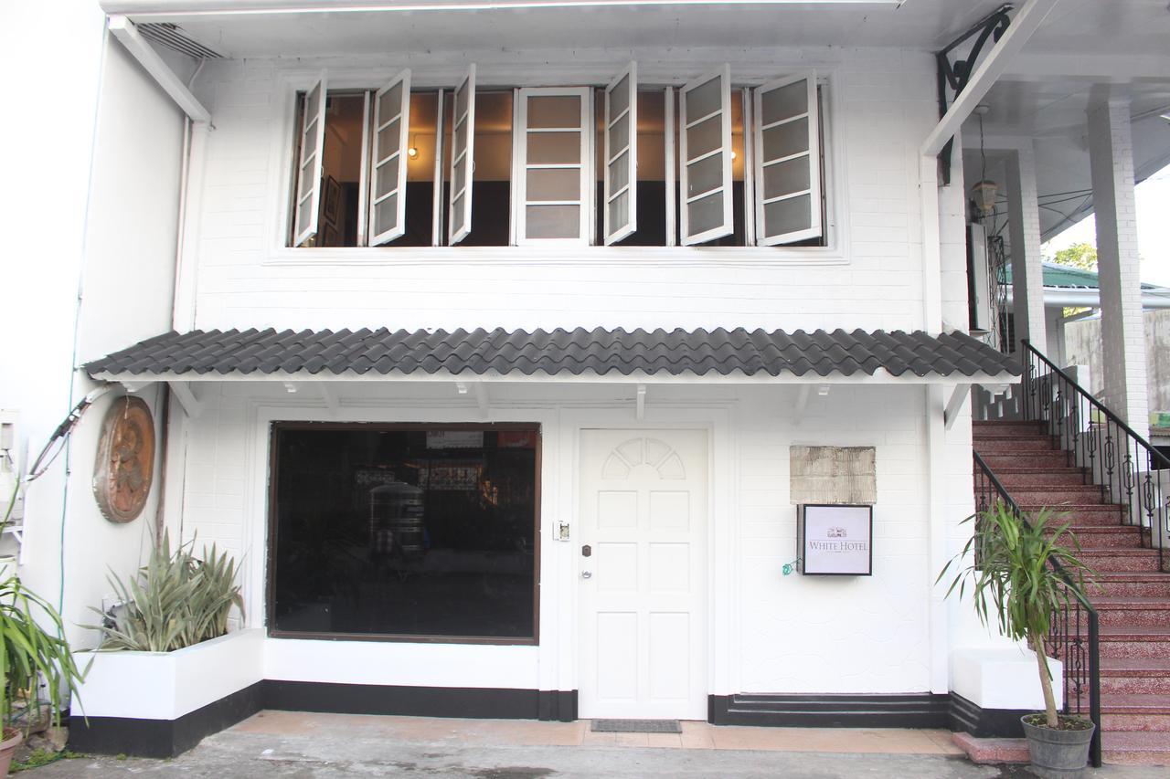 The White Bed And Breakfast Bacolod Exteriör bild