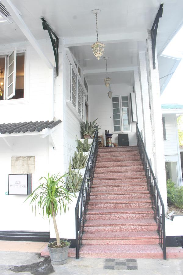 The White Bed And Breakfast Bacolod Exteriör bild